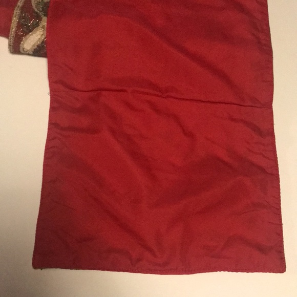 Pointesetta Holiday Table Runner 70 x 12.5 - Picture 7 of 11